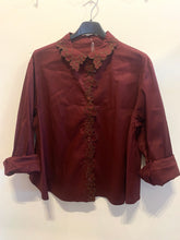Carregar imagem no visualizador da galeria, Camisa lisa bordada Bordeaux
