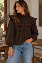 Carregar imagem no visualizador da galeria, Blusa gola franzida castanho
