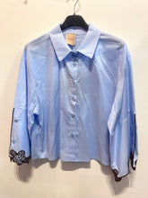 Carregar imagem no visualizador da galeria, Camisa bordado manga azul
