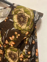 Carregar imagem no visualizador da galeria, Blusa estampada com gola grande flores castanho/verde
