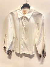 Carregar imagem no visualizador da galeria, Camisa bordado manga branco
