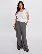 Carregar imagem no visualizador da galeria, Blusa de malha com renda branco Morgan

