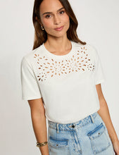 Carregar imagem no visualizador da galeria, T-shirt Morgan branca bordado inglês
