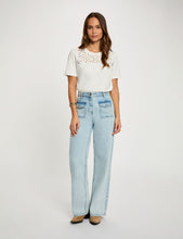 Carregar imagem no visualizador da galeria, T-shirt Morgan branca bordado inglês
