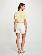 Carregar imagem no visualizador da galeria, T-shirt Morgan flores bordadas amarelo
