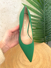 Carregar imagem no visualizador da galeria, Sapato stiletto verde
