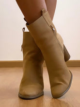 Carregar imagem no visualizador da galeria, Botim camel salto Corina
