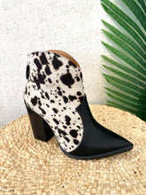 Carregar imagem no visualizador da galeria, Botim pele/animal print preto Ruika
